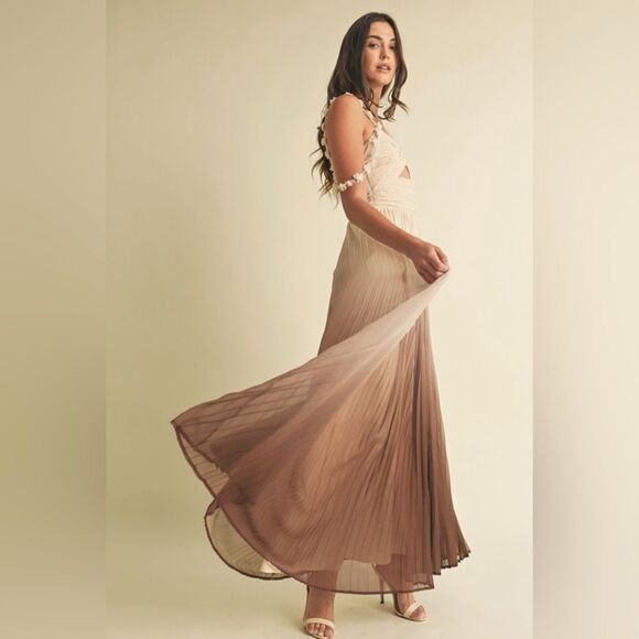 927. OMBRÉ PLEATED MAXI DRESS - Picture 11 of 15